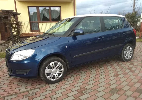 samochody osobowe Skoda Fabia cena 21900 przebieg: 43500, rok produkcji 2011 z Konin